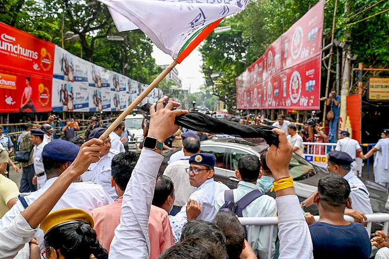 TMC protest against CV Ananda Bose in Kolkata