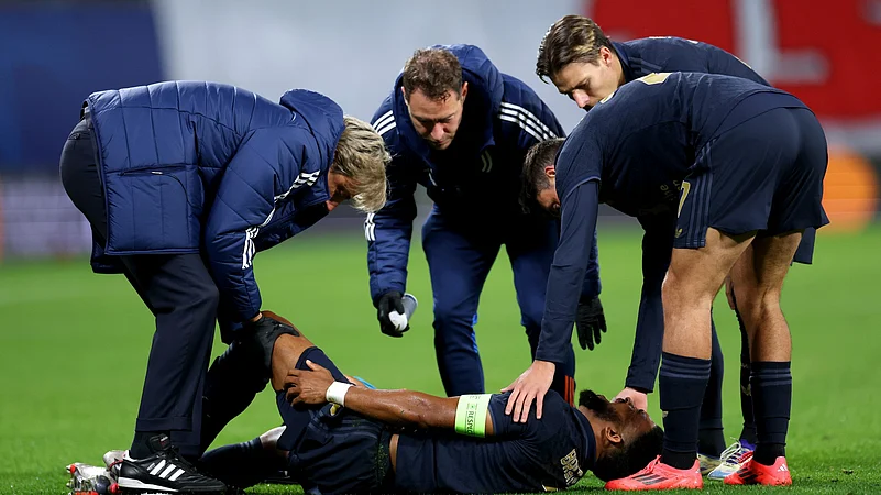 juventus-bremer-injury-football