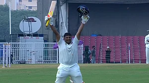 X/mufaddal_vohra : Sarfaraz Khan celebrates after completing his double hundred.