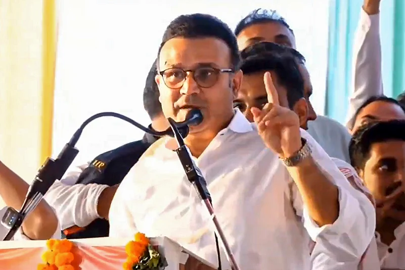 Virender Sehwag campaigns for Anirudh Chaudhary in Haryana