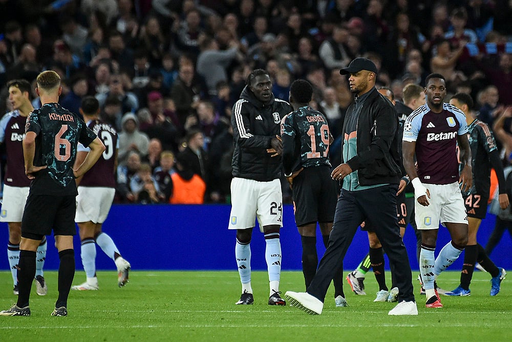 | Photo: AP/Rui Vieira : UCL 2024-25, Aston Villa vs Bayern Munich: Bayern's head coach Vincent Kompany, front right, leaves the field after the match
