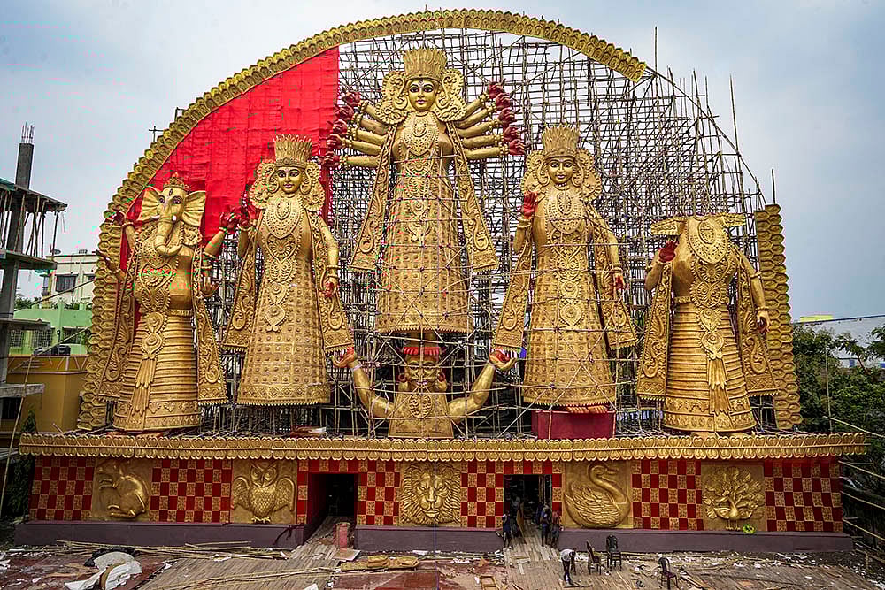 | Photo: PTI/Swapan Mahapatra : Preps for Durga Puja festival in WB