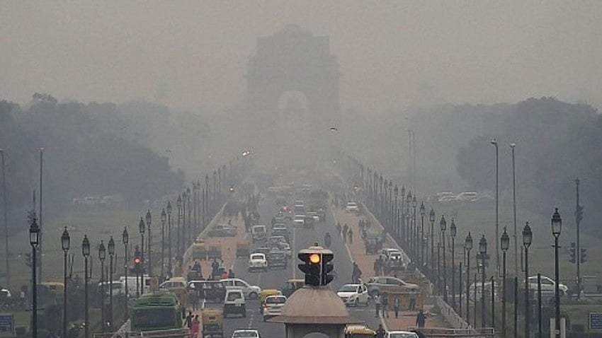 Supreme Court Raps Centre, Punjab and Haryana Over Delhi Air Pollution - | File Photo
