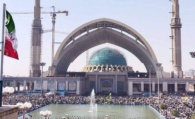 X : This mosque, a symbol of the 1979 Islamic Revolution, drew thousands of attendees. 