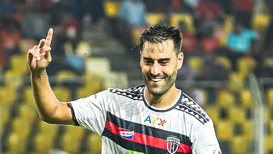 Nestor-Albiach-football-isl