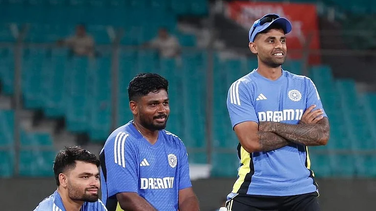 Rinku Singh (L), Sanju Samson and Suryakumar Yadav during a practice session. - Photo: X | Cricket Chamber