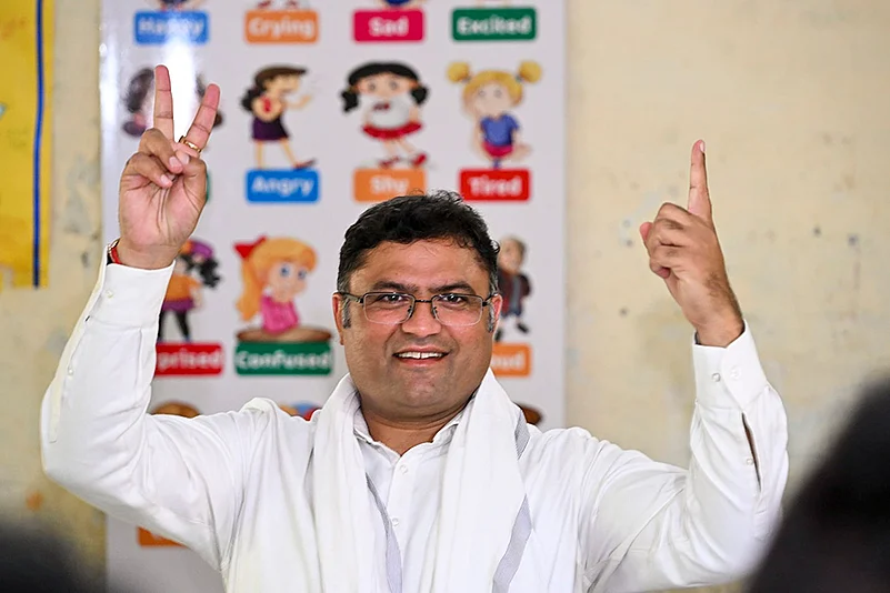 Haryana Assembly polls: Ashok Tanwar shows his ink-marked finger in Sirsa