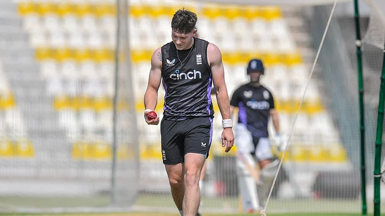 Matthew Potts during a practice session in Multan. - Photo: X | Pakistan Cricket