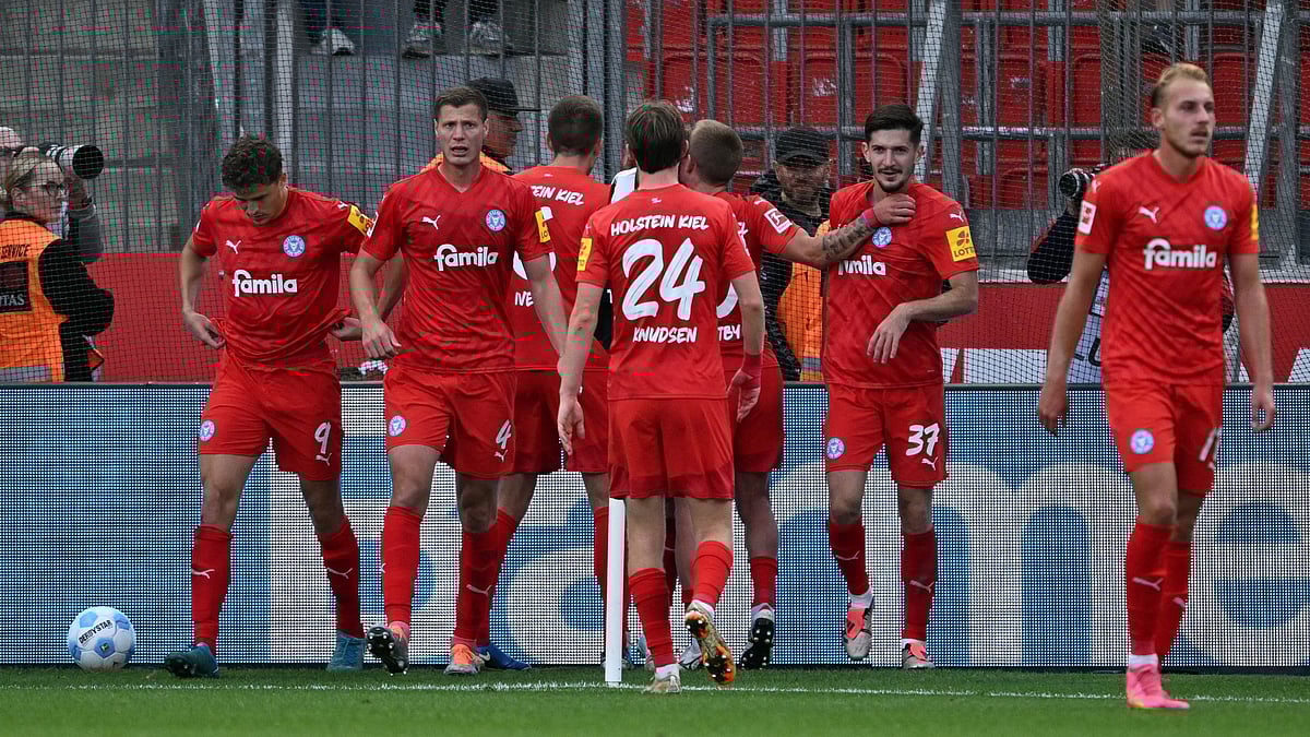 Holstein Kiel celebrate their equaliser against Bayer Leverkusen - null