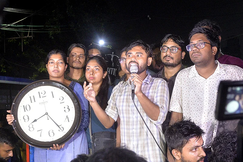 RG Kar doctor murder case: Junior doctors protest in Kolkata_2