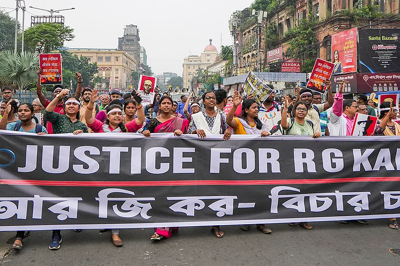 RG Kar doctor murder case: Junior doctors protest in Kolkata_8