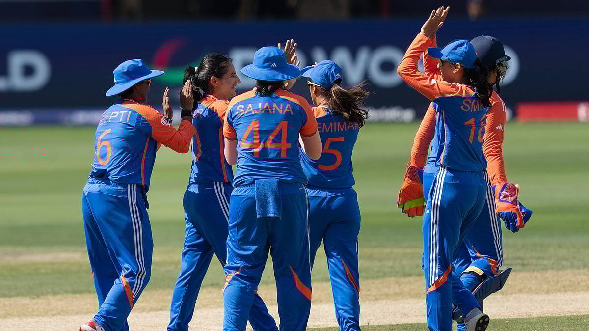 India's Renuka Singh, second left, celebrates the wicket of Pakistan's Gull Feroza with her teammates during the ICC Women's T20 World Cup 2024 match between Pakistan and India at Dubai International Stadium, United Arab Emirates, Sunday, Oct. 6, 2024.  - (AP Photo/Altaf Qadri)