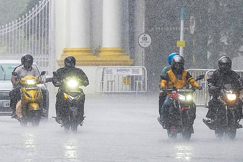 Weather: Rain in Kolkata