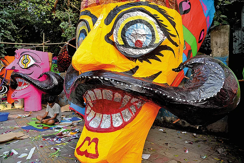 An imposing visage of Raavan being created in Delhi’s Tatarpur area