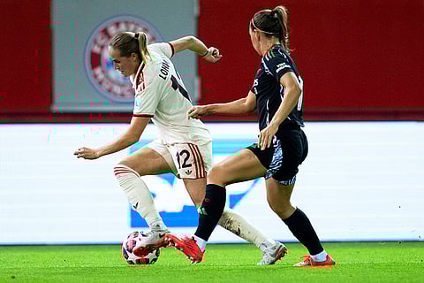 Women's Champions League: Munich's Sydney Lohmann, left, and Arsenal's Katie McCabe, right, challenge for the ball