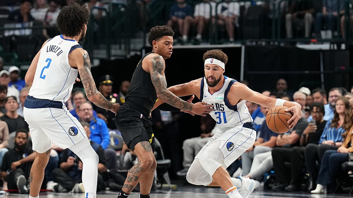 Klay Thompson in action on his Dallas Mavericks debut - null