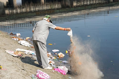 Navratri' festival: Devotees at Yamuna river bank