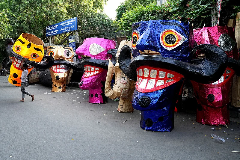 Dussehra 2024 Effigies of Raavan on sale in Delhi’s Titarpur_8