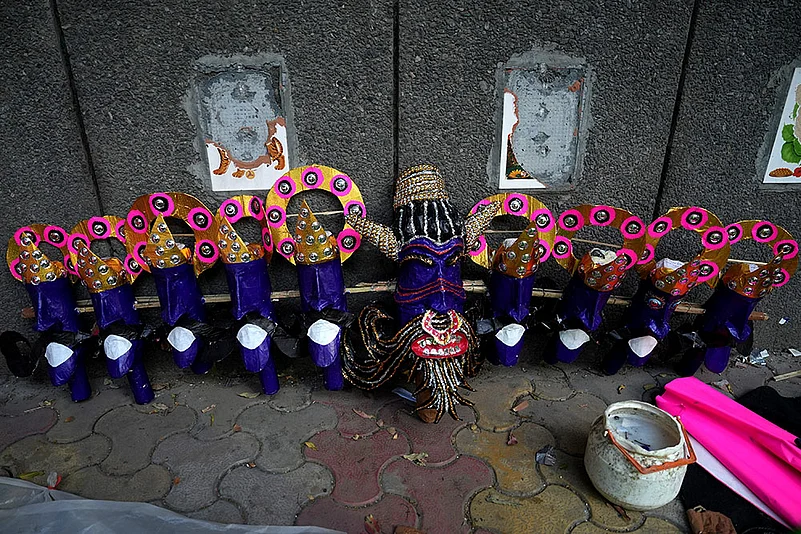 Dussehra 2024 Effigies of Raavan on sale in Delhi’s Titarpur_6
