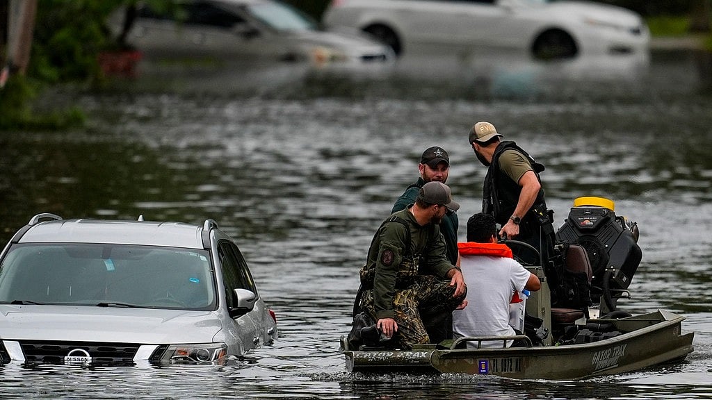 | Photo: AP : After Wake-Up Call From Hurricane Helene, Thousands Of Floridians Evacuated For Milton 