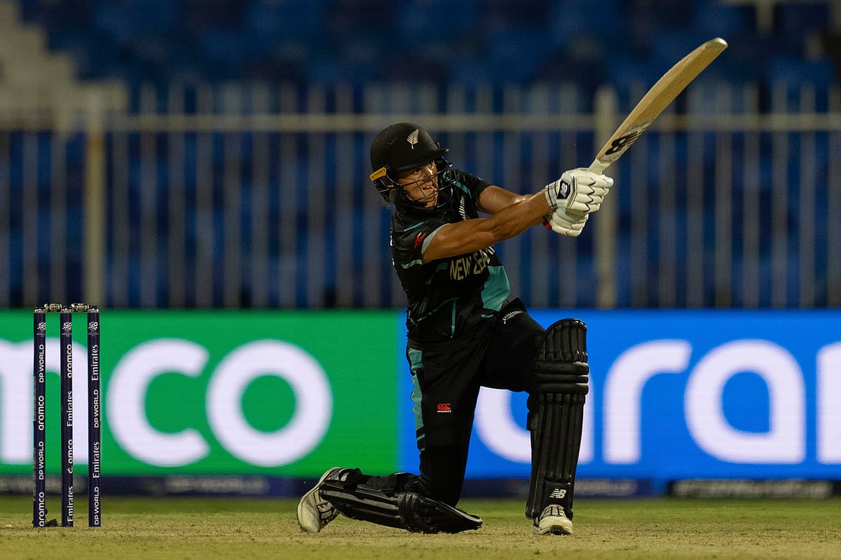 New Zealand's Suzie Bates bats during the ICC Women's T20 World Cup 2024 match between Australia and New Zealand at Sharjah Stadium, United Arab Emirates, Tuesday, Oct. 8, 2024.  - (AP Photo/Altaf Qadri)