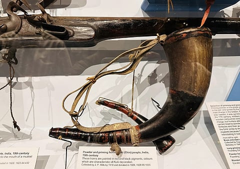 Meilou pai (Horn for gunpowder)