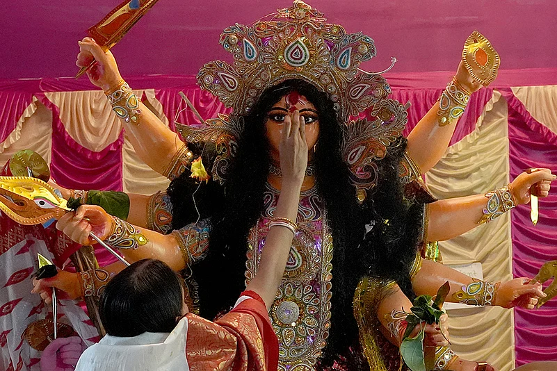 Durga Puja 2024: Goddess Durga Idol Immersion in Hooghly River on the ocassion of Bijoya Dashami_9