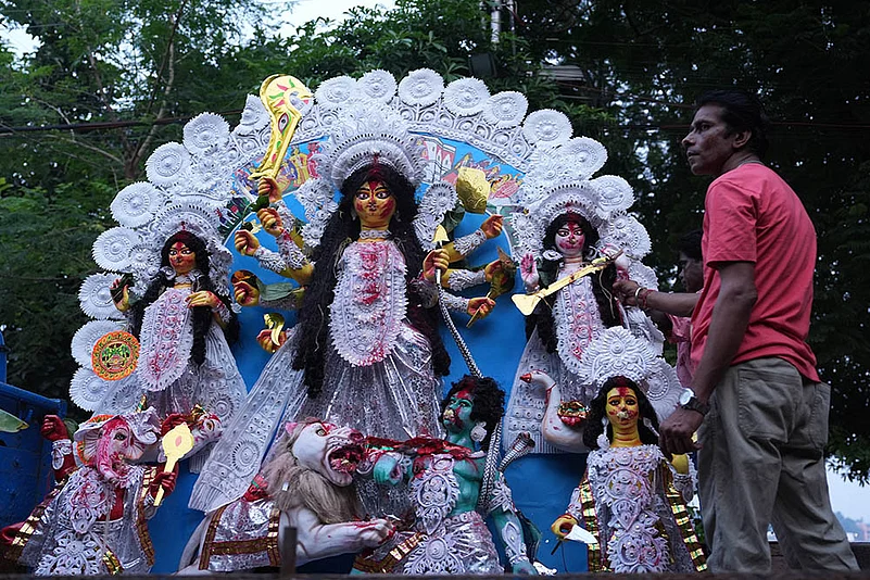 Durga Puja 2024: Goddess Durga Idol Immersion in Hooghly River on the occasion of Bijoya Dashami_7