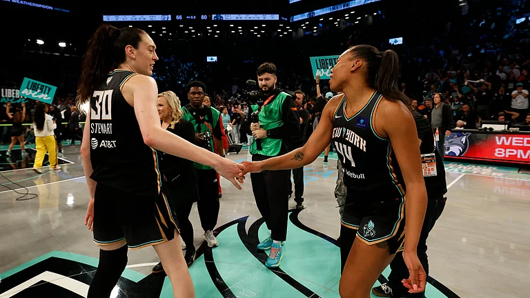 New York Liberty's Breanna Stewart and Betnijah Laney-Hamilton - null