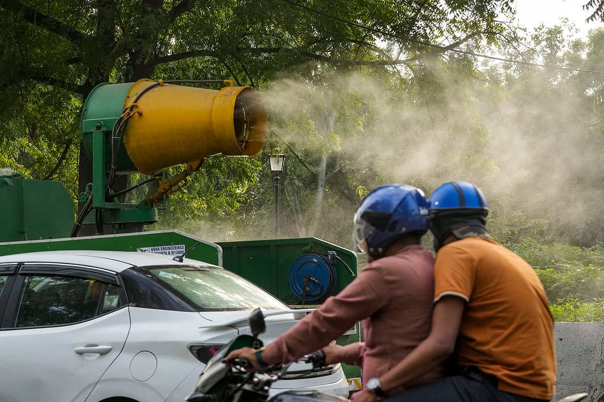An anti-smog gun being used to curb air pollution, in New Delhi, Sunday, Oct. 13, 2024. - PTI