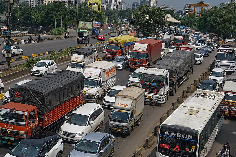 Maha Govt announces toll exemption for light vehicles