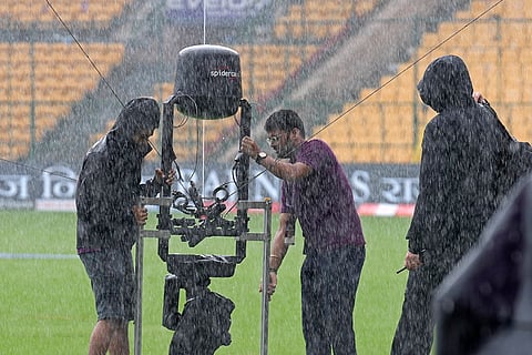 IND Vs NZ 1st Test: Members of the broadcast crew detach Spidercam