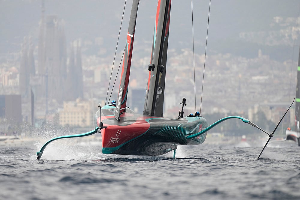 | Photo: AP/Bernat Armangue : America's Cup: Emirates Team New Zealand races during race 4 in Barcelona