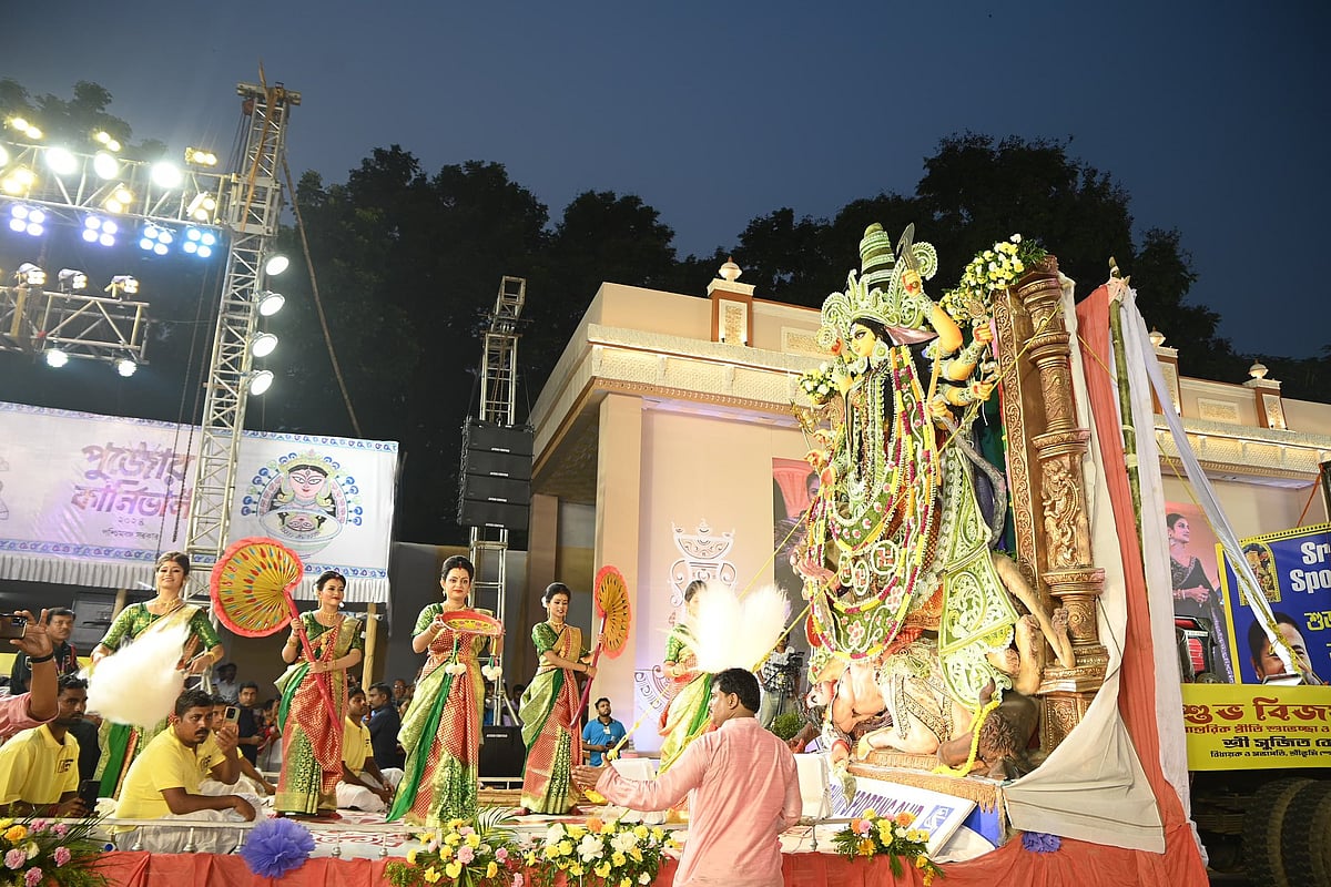 CM Mamata Banerjee attended the 2024 Durga Pujo Carnival at Red Road - X/@AITCofficial
