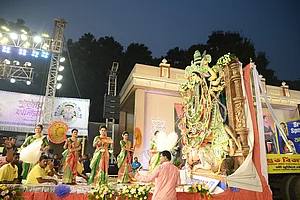 X/@AITCofficial
: CM Mamata Banerjee attended the 2024 Durga Pujo Carnival at Red Road