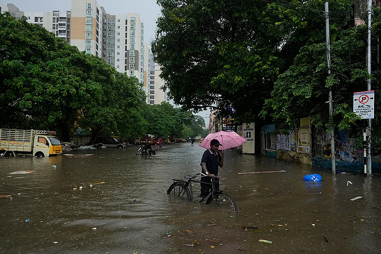 Tamil Nadu: water contamination after cyclone-induced rains left two dead in Chennai - | Photo: AP/Mahesh Kumar A.