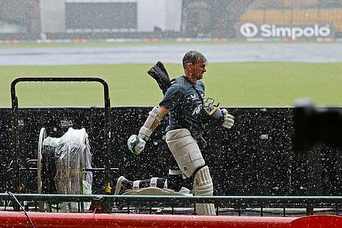 IND Vs NZ 1st Test: New Zealand's captain Tom Latham runs back towards the dressing room