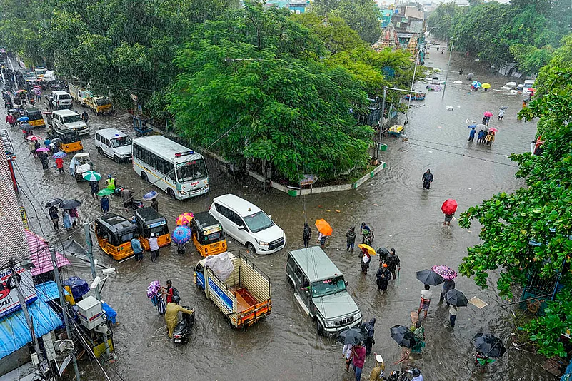 Tamil Nadu weather Chennai waterlogged after hevay Rains photo gallery_2