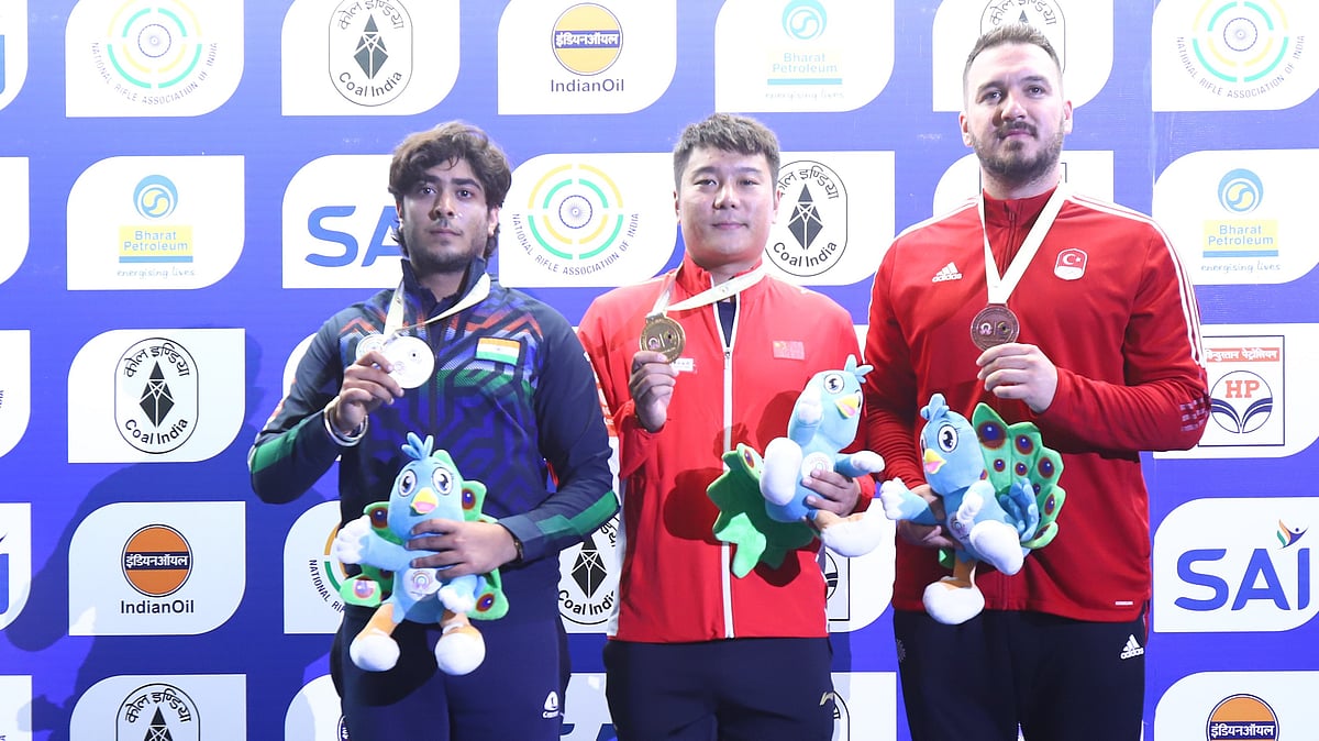 PIXELS NY NAUSHAD : (L-R)- Vivaan Kappor, Qi Ying & Tolga Tuncer atop the podium at the Dr. Karni SIngh Shooting range in Delhi on October 17, 2024.