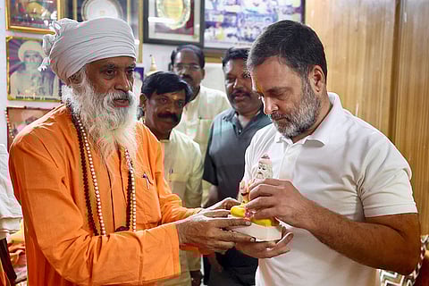 Rahul Gandhi at Lord Valmiki temple