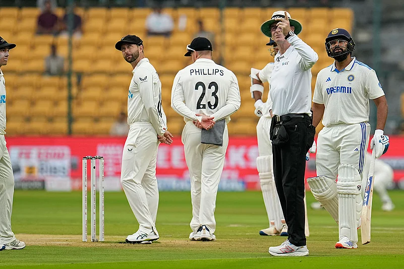 India vs New Zealand 1st Test Cricket Day 2 Photo gallery_Umpire Paul Reiffel