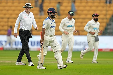 IND Vs NZ 1st Test: India's Rishabh Pant, leaves the field after rain stopped play
