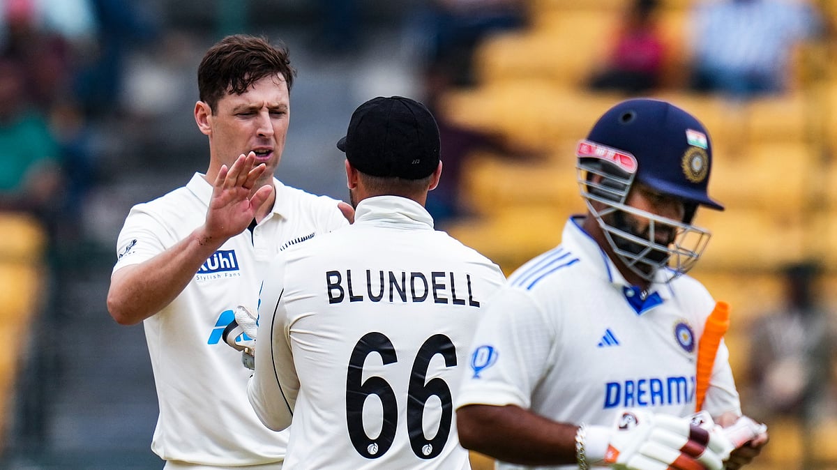 PTI Photo/Shailendra Bhojak : New Zealand's Matt Henry celebrates with teammates after taking the wicket of India's Rishabh Pant during the second day of the first Test cricket match between India and New Zealand, at M Chinnaswamy Stadium, in Bengaluru.