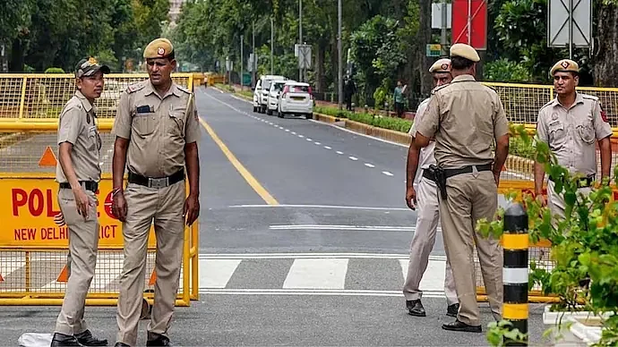 Delhi Police Military Couple Suicide Agra