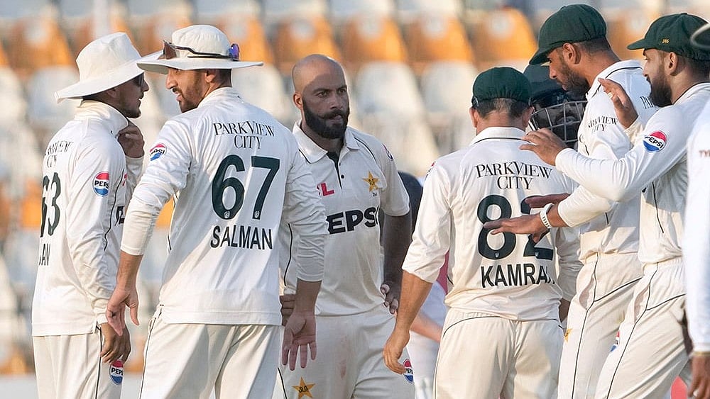 PAK Vs ENG 2nd Test, Day 3 Live Score Pakistan Bowlers Eye Wickets As