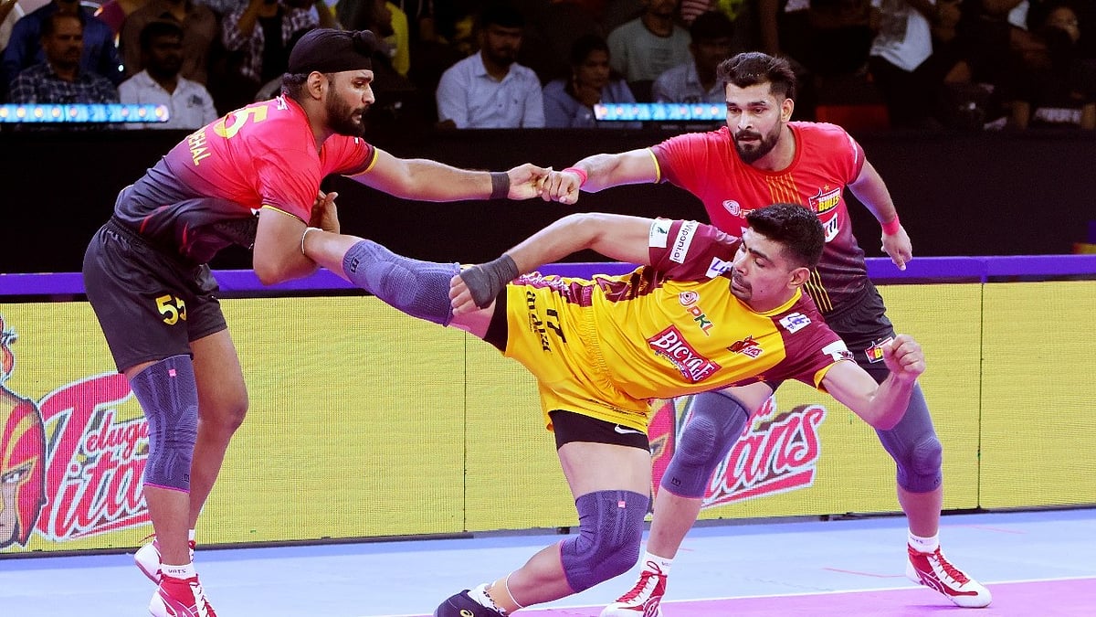 Special Arrangement : Telugu Titans beat Bengaluru Bulls 37-29 in the opening game of Pro Kabaddi League season 11.