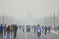 Smog Weather Returns To Delhi | Photo: PTI : Air quality remains poor in Delhi