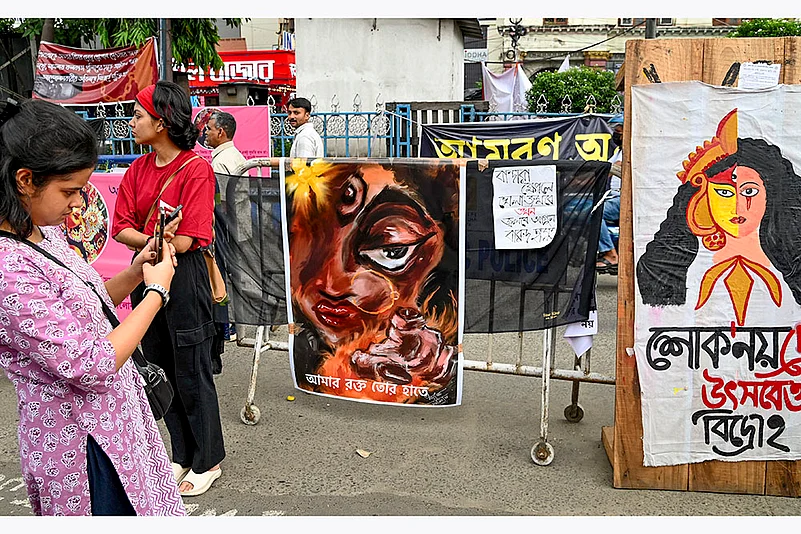 RG Kar Medical College: Junior doctors protest in KOlkata