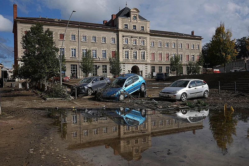 France Floods: torrential rain bring major flooding to central France_7