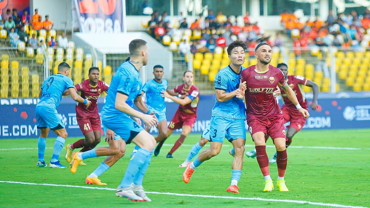 Mumbai City FC and Goa FC battle it out at the Fatorda - ISL/FSDL